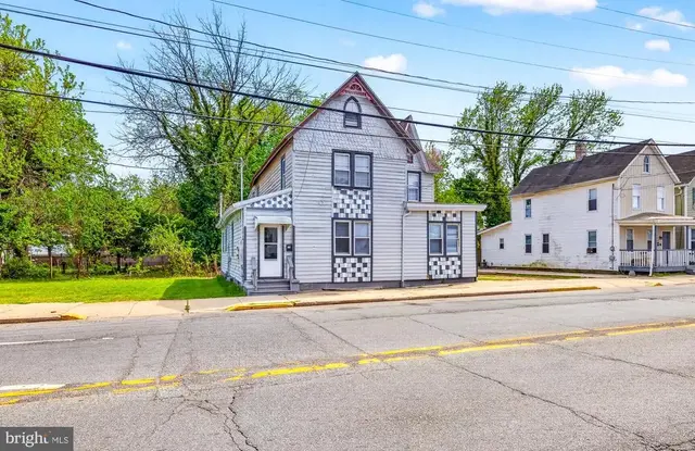 214 W Division St, Dover