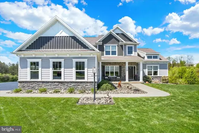 102 Memorial Dr, Harrisburg