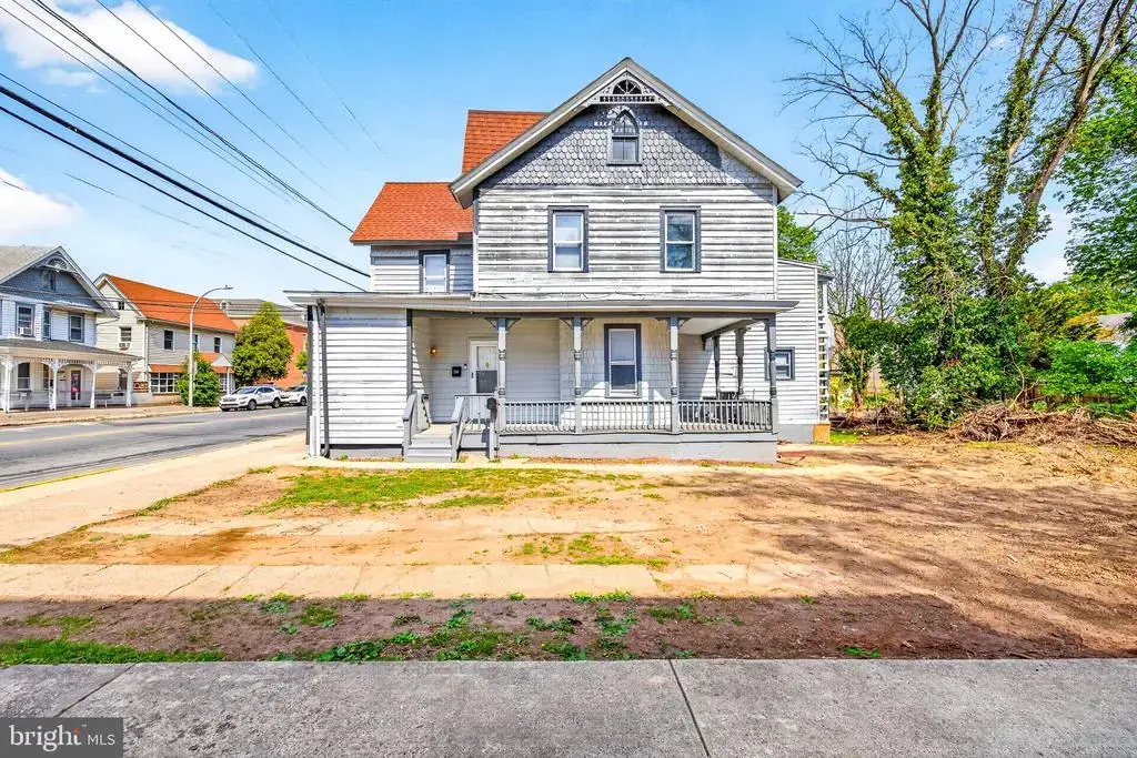 216 W Division St, DOVER