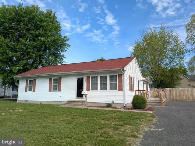 120 E Locust St, Seaford