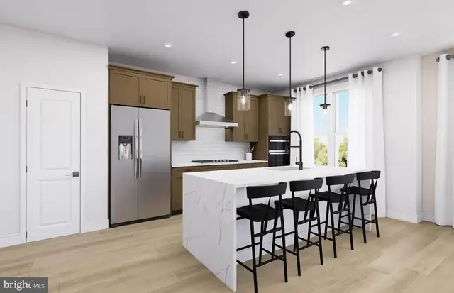 125 Kinsale Pl #101, National Harbor