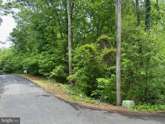 323 Palomino Ln, Lusby