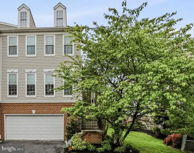517 E Boxborough Dr, Wilmington