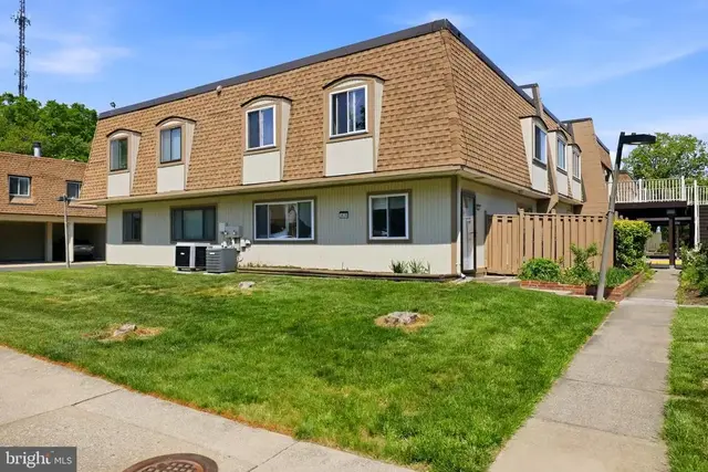 3831 Miramonte Pl #107e, Alexandria