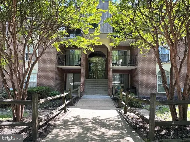 3312 Woodburn Village Dr #31, Annandale