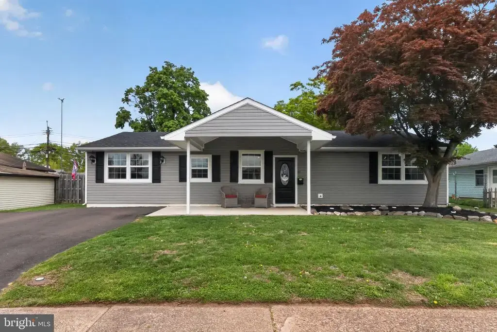 41 Stream Ln, LEVITTOWN