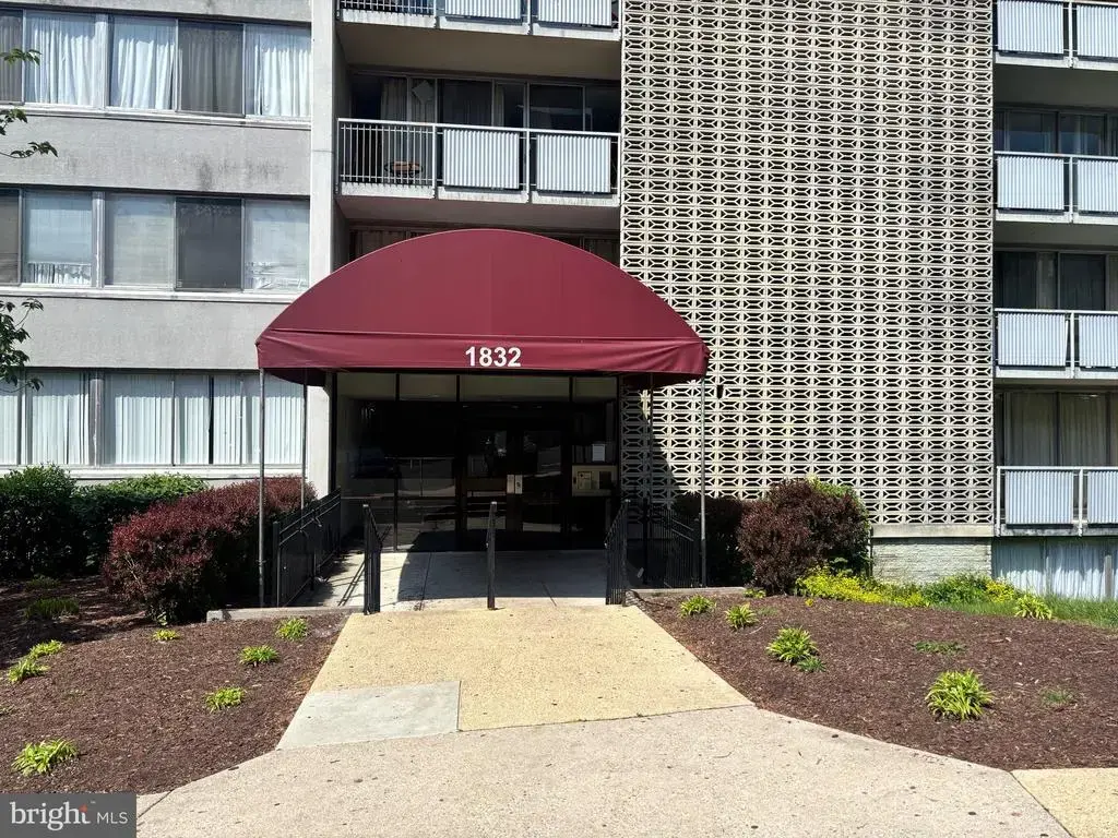 1832 Metzerott Rd #403, HYATTSVILLE