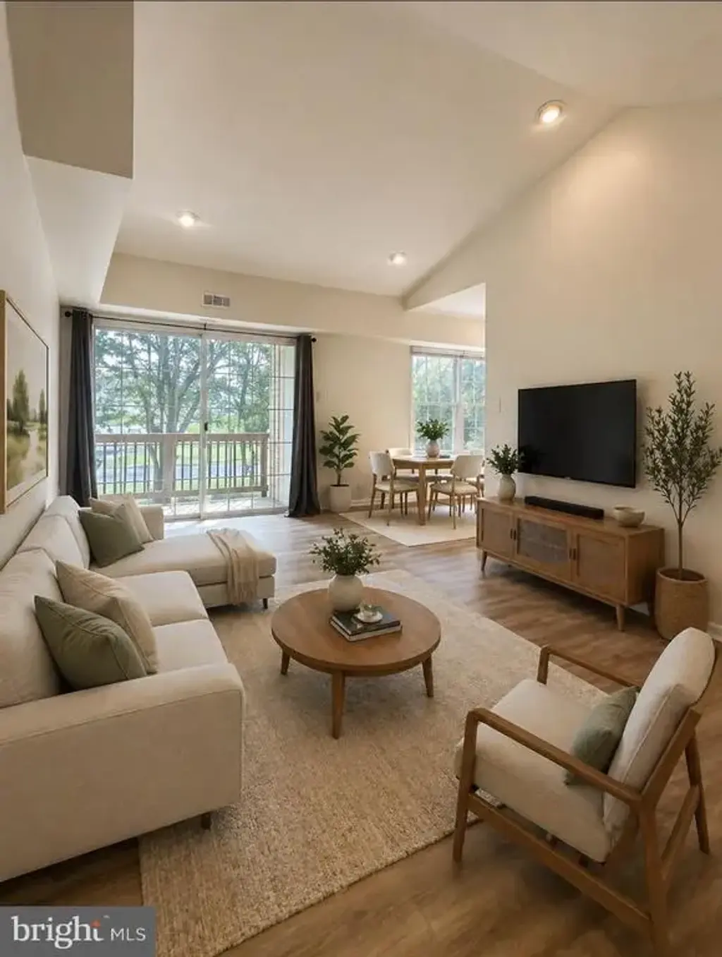 2022 Beacon Hill Dr, SOUTHAMPTON