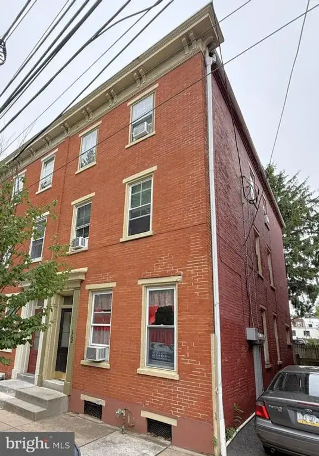 152 E Walnut St, Lancaster