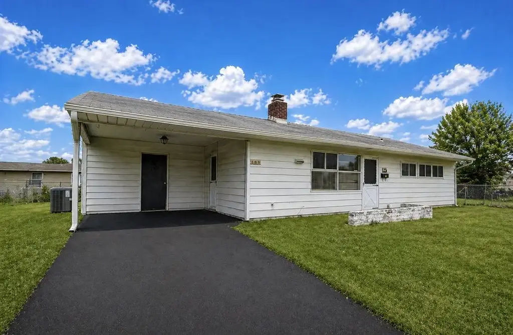 188 Farmbrook Dr, LEVITTOWN