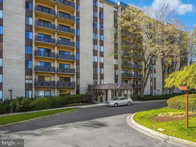 6001 Arlington Blvd #903, Falls Church