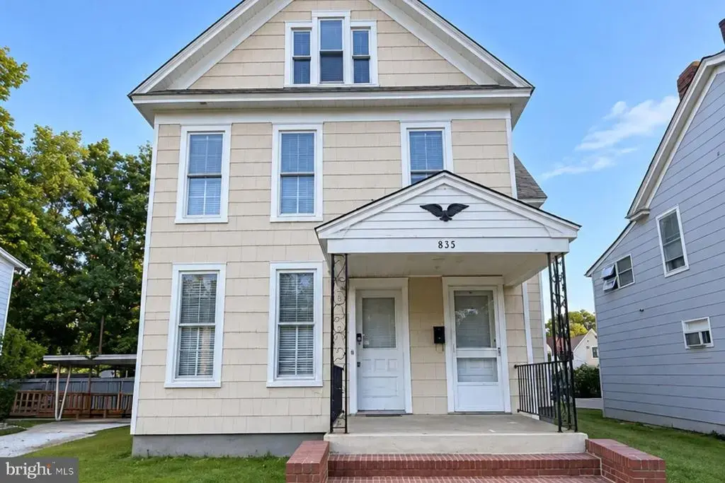 815 Locust St, CAMBRIDGE