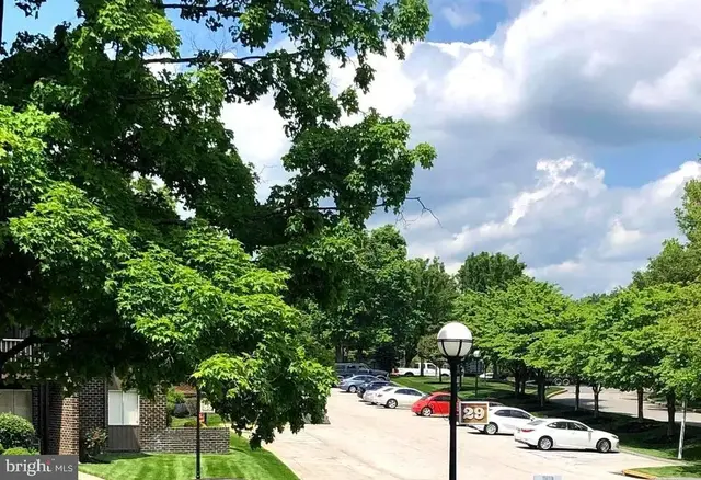 29 Stonehenge Cir #1, Pikesville
