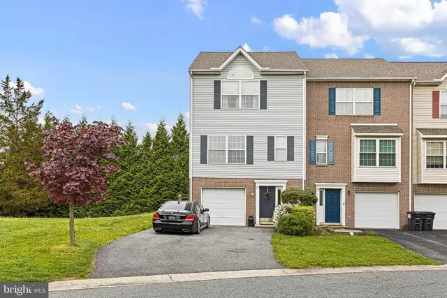 16 Highland Cir, Newark
