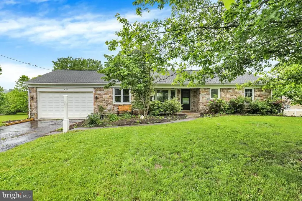434 E Moyer Rd, POTTSTOWN