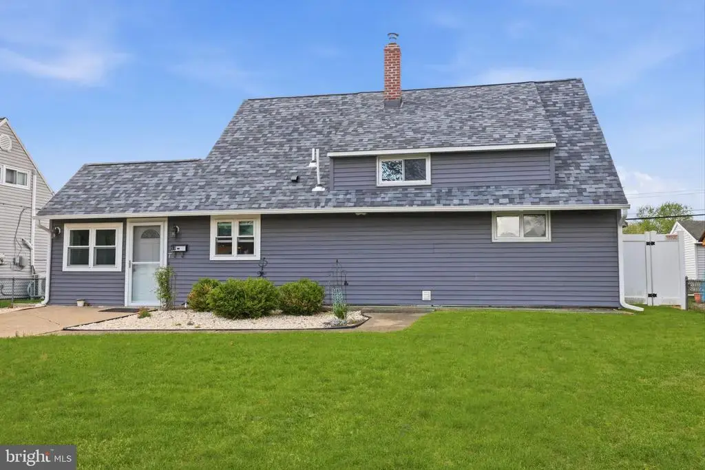 17 Needlepine Ln, LEVITTOWN