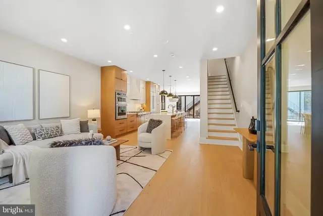 4414 Harrison St Nw, Washington