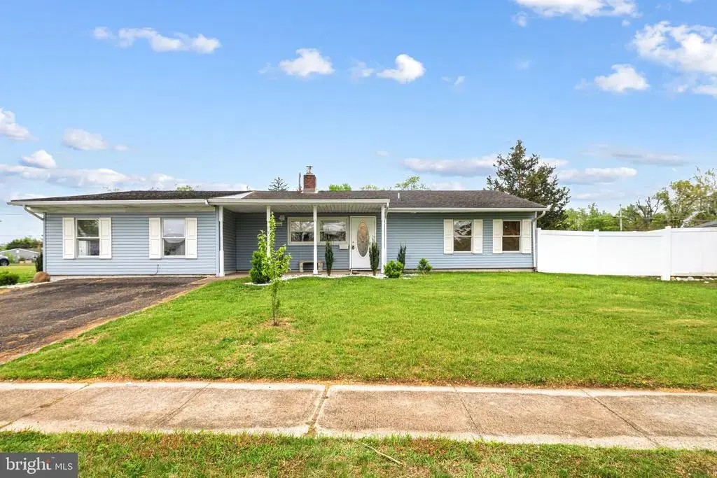 191 Crabtree Dr, LEVITTOWN