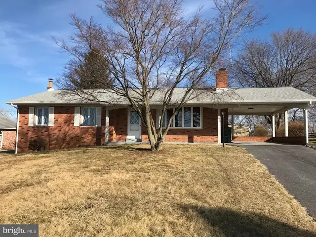 1407 Main St N #l, Mount Airy