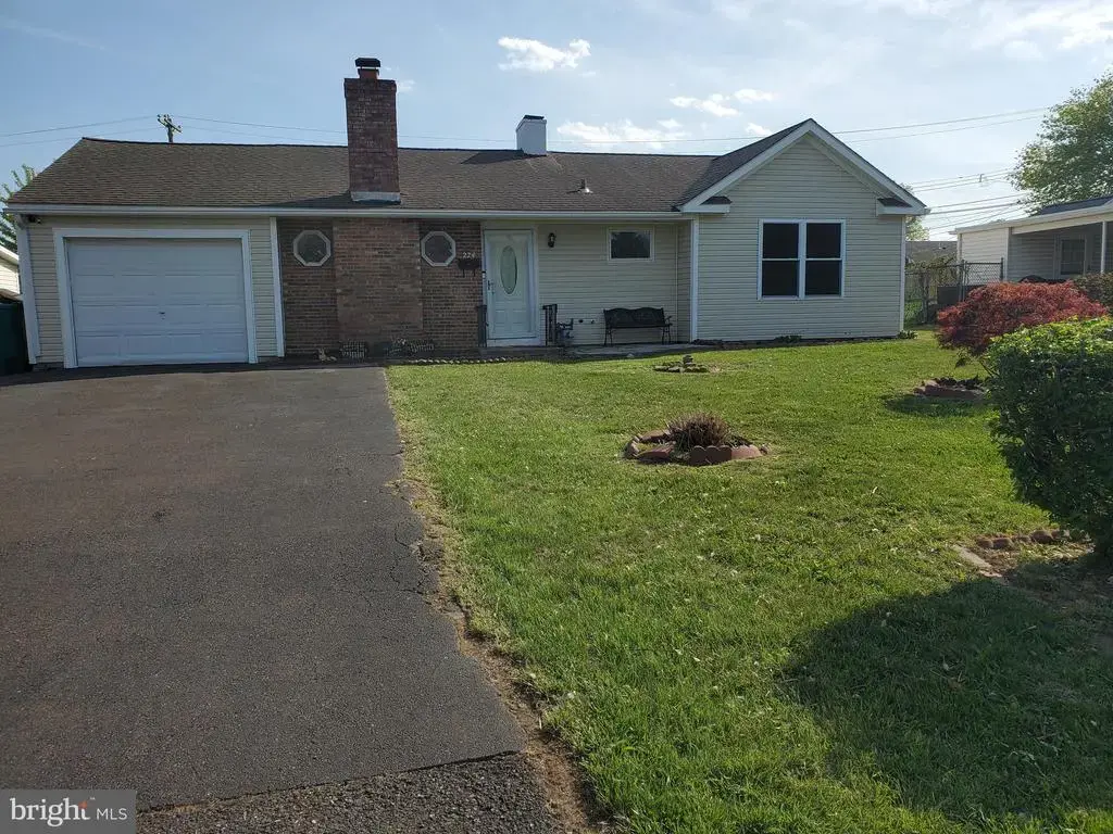 224 S Olds Blvd, FAIRLESS HILLS