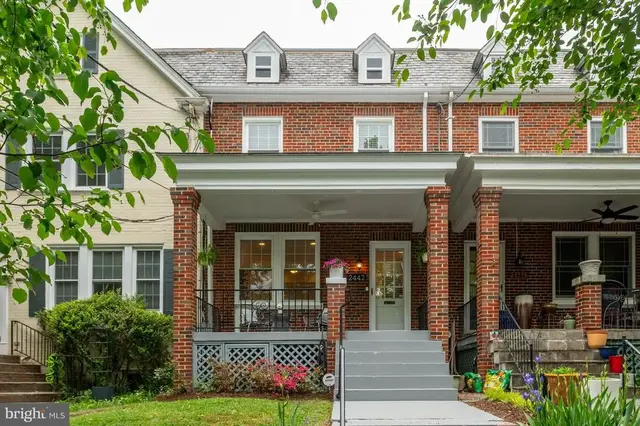 2442 39th St Nw, Washington