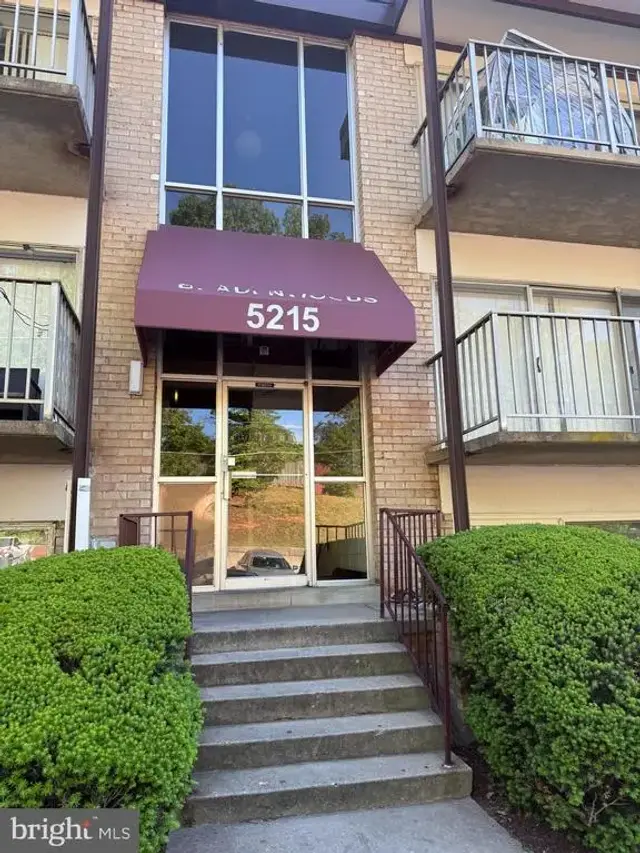 5215 Newton St #302, Bladensburg