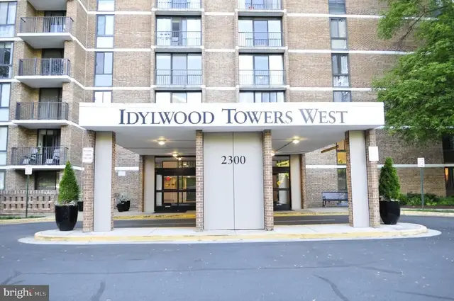 2300 Pimmit Dr #415, Falls Church