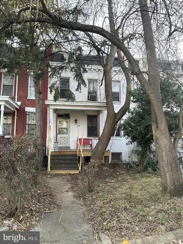 606 Kenyon St Nw, Washington