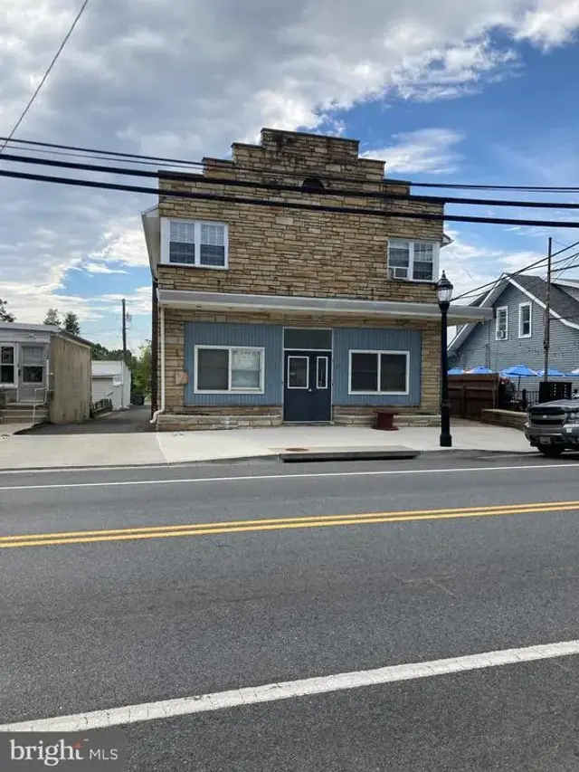 1232 N Main St #1, Hampstead