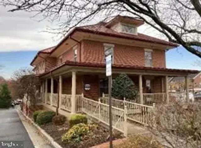 847 Station St, Herndon