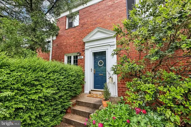 3527 Martha Custis Dr, Alexandria