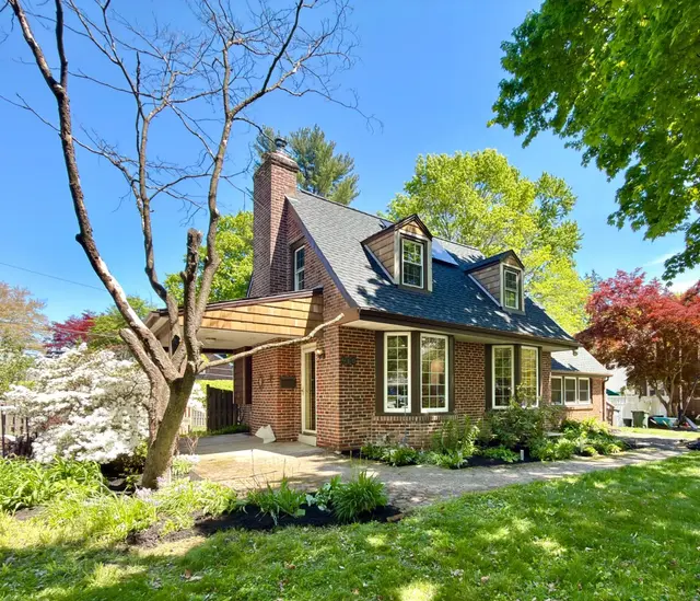 418 E Country Club Ln, Wallingford