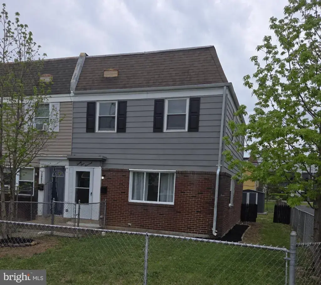 2400 Airacobra St, LEVITTOWN