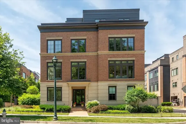 3635 Chevy Chase Lake Dr, Chevy Chase