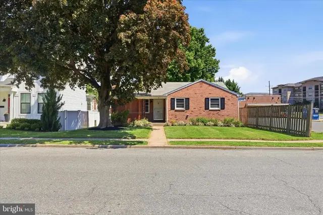 17 E Thirteenth St, Frederick