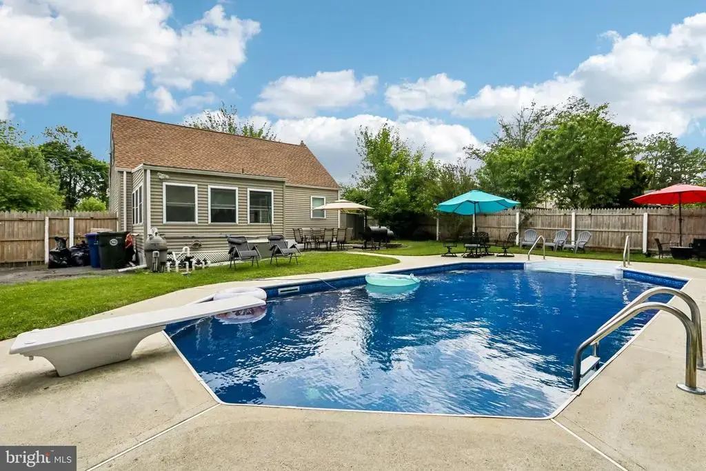 13 Spruce Ave, BORDENTOWN