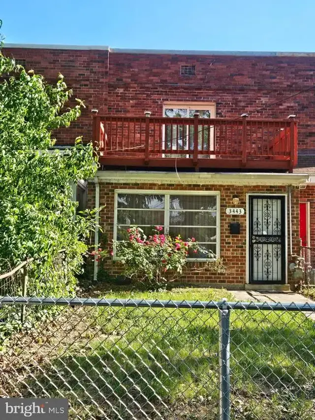 3443 Clay St Ne, Washington