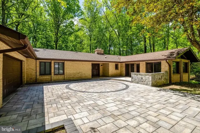 12009 Canter Ln, Reston