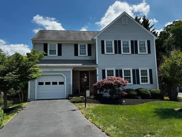 8229 Bell Ln, Vienna