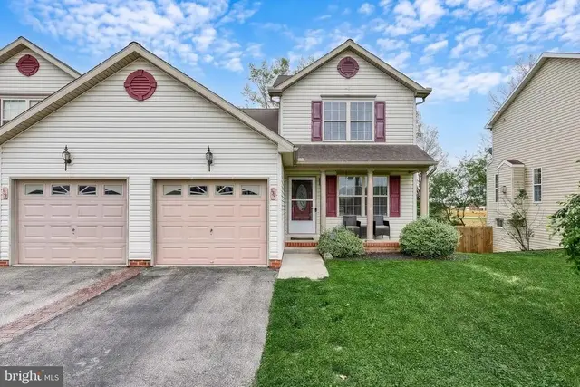 137 Maple Dr, Hanover