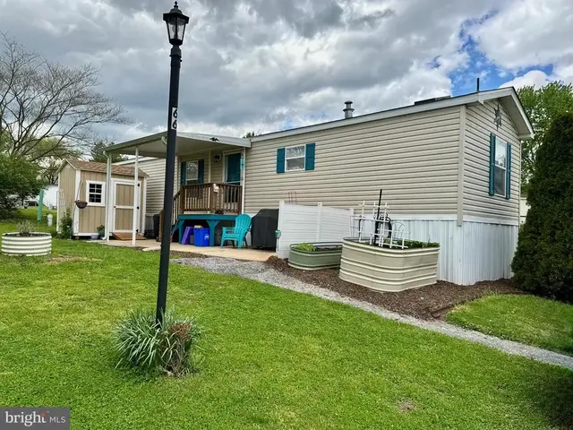 66 Daisy Ln #66, Dover