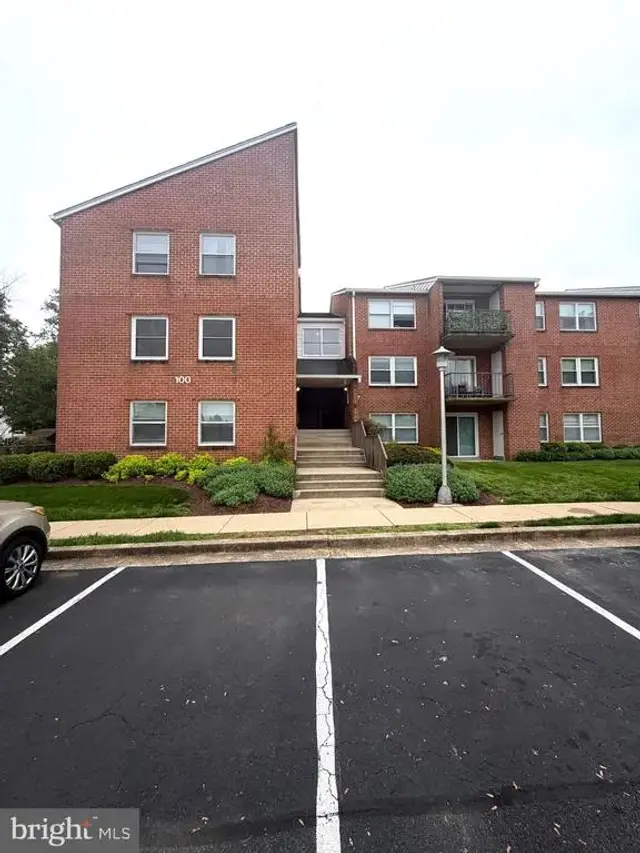 100 Chapel Ct #212, Walkersville