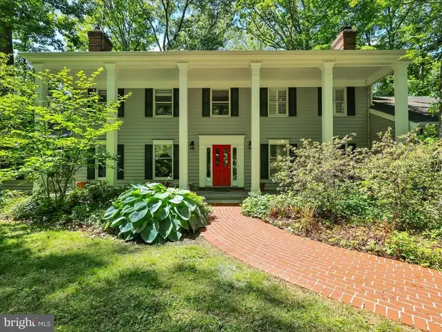 9204 Falls Bridge Ln, Rockville