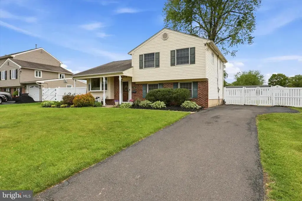 1204 Lynda Ln, WARMINSTER
