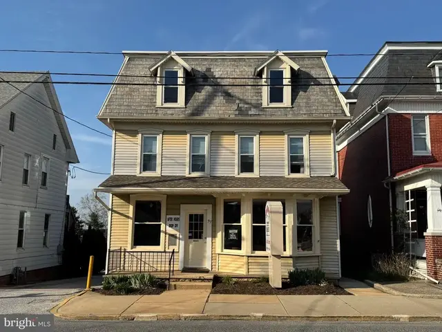 37 W Main St, Dallastown