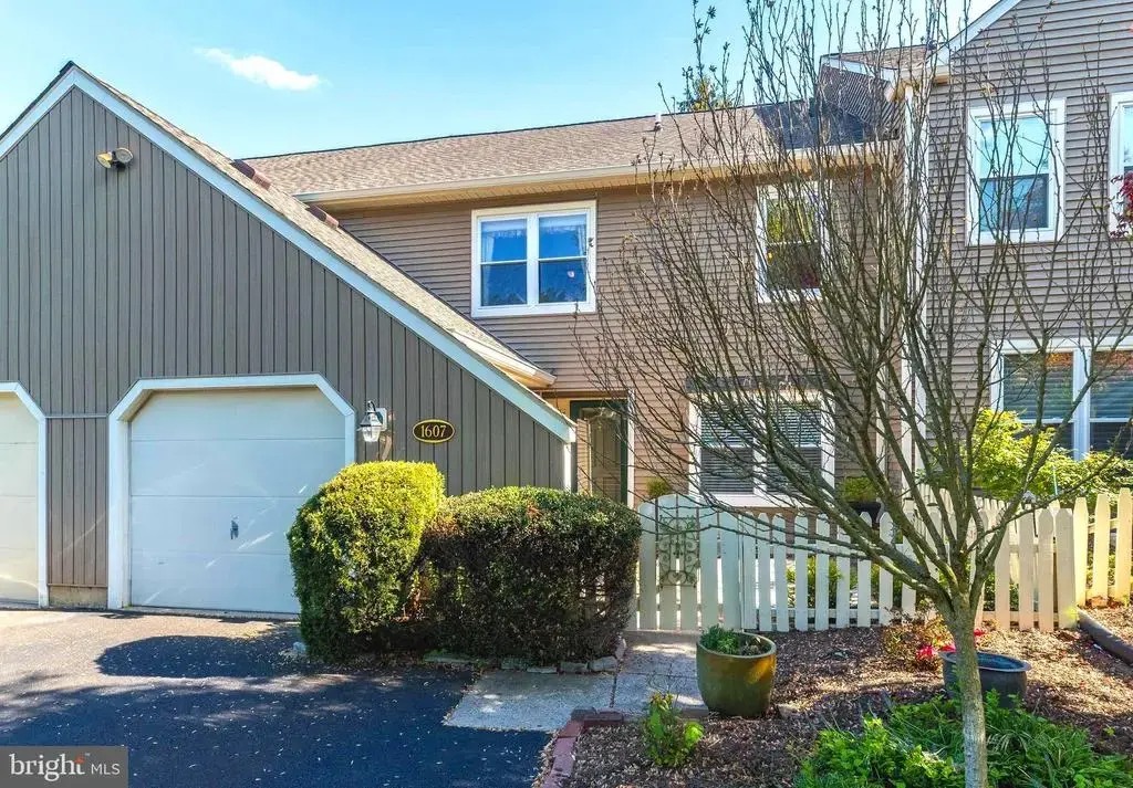 1607 Lakeview Cir, YARDLEY