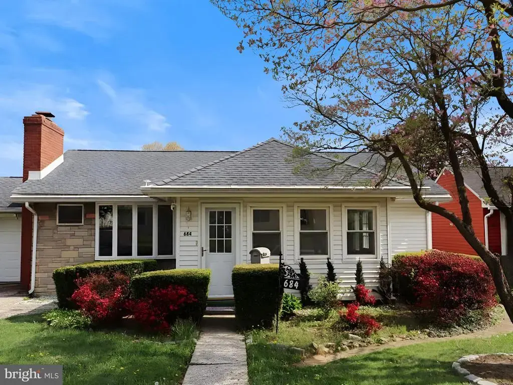 684 Austin Dr, FAIRLESS HILLS