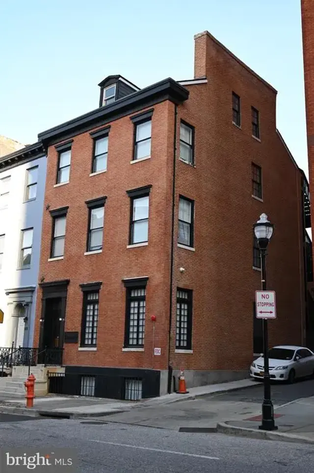 106 W Saratoga St, Baltimore