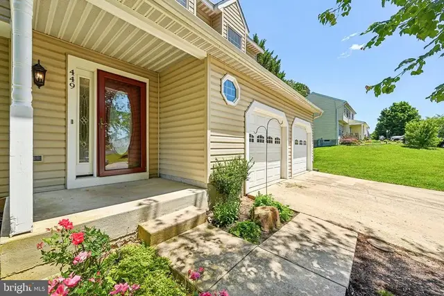 449 Grasmere Ln, Aberdeen