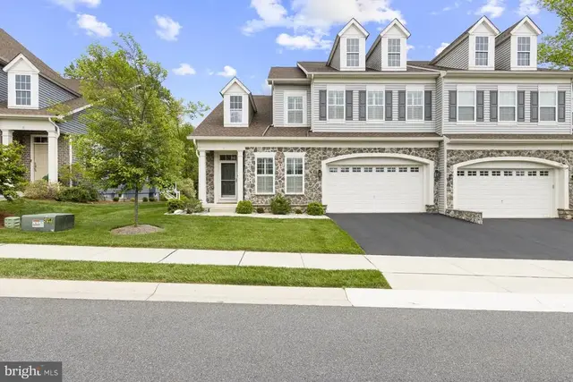6 Westhampton Dr, Wilmington